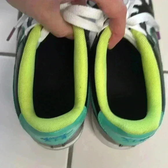 Nike Air Force 1 Lv8 Graffiti Size 7Y - Picture 7 of 10